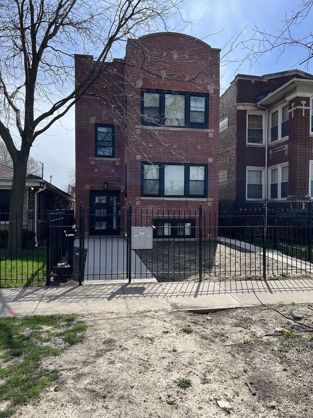 Foto principal - 5031 W Maypole Ave