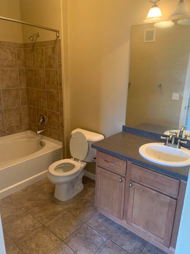 Foto del edificio - Desirable 2 BD/ 2 BA Condo in Aurora Balte...