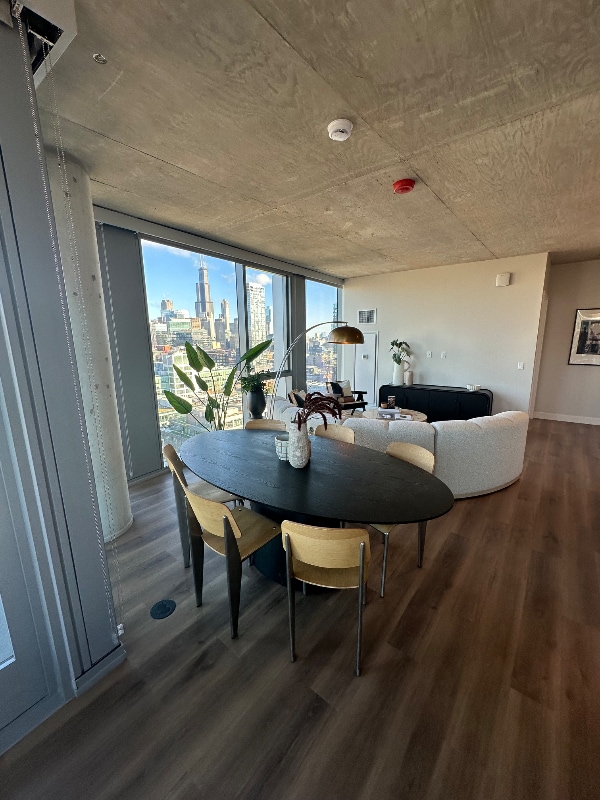 Foto principal - 315 N May St