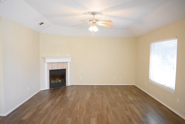 Building Photo - Beautiful duplex in Cooper School District!
