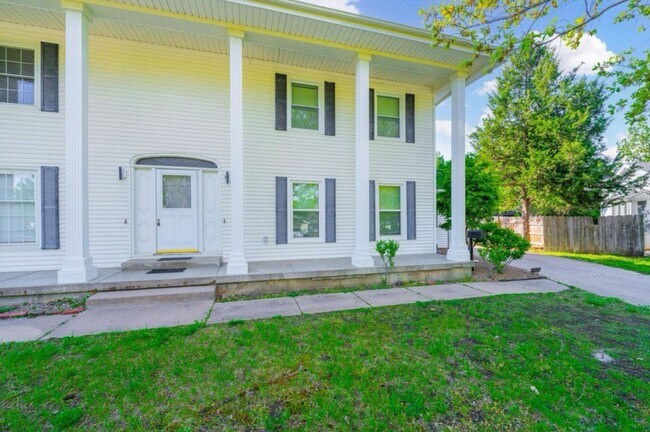 Foto del edificio - 222 Live Oak Ln