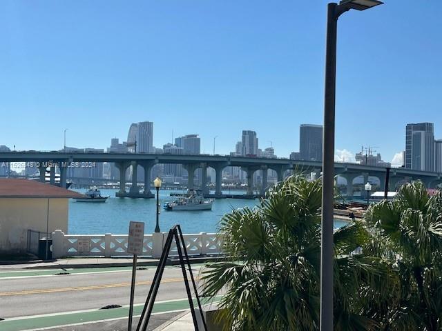 Foto del edificio - 801 N Venetian Dr