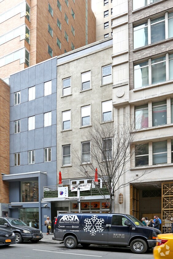 Building Photo - 106 E 60th St