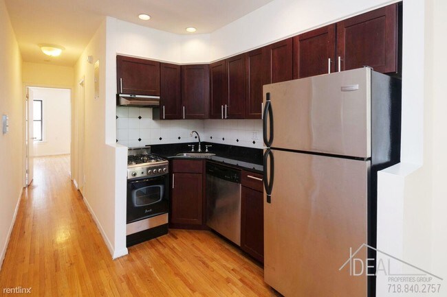 Foto del edificio - 1674 8th Ave