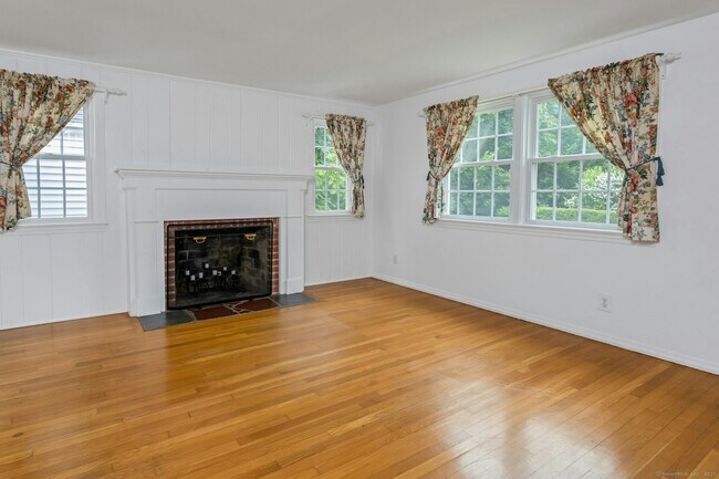 Foto del edificio - 54 Oak Grove Pl