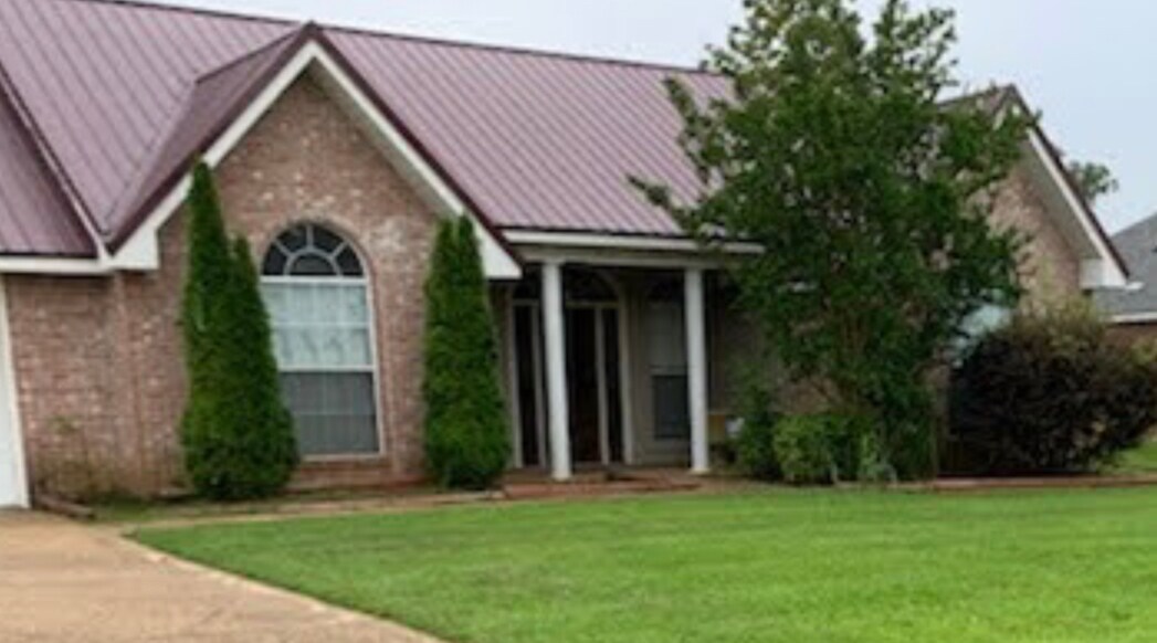 Primary Photo - 441 Hillandale Dr