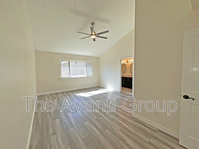 Building Photo - 407 W Pedregosa St
