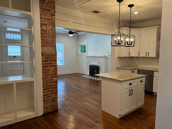 Building Photo - 1618 N Palmetto Ave