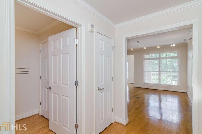 Building Photo - 50 Biscayne Dr NW