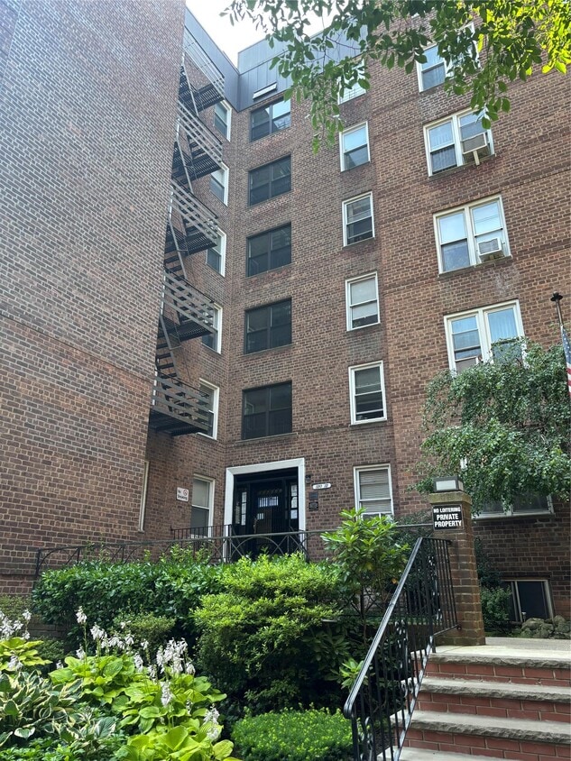 Primary Photo - 120-120-85 85th St