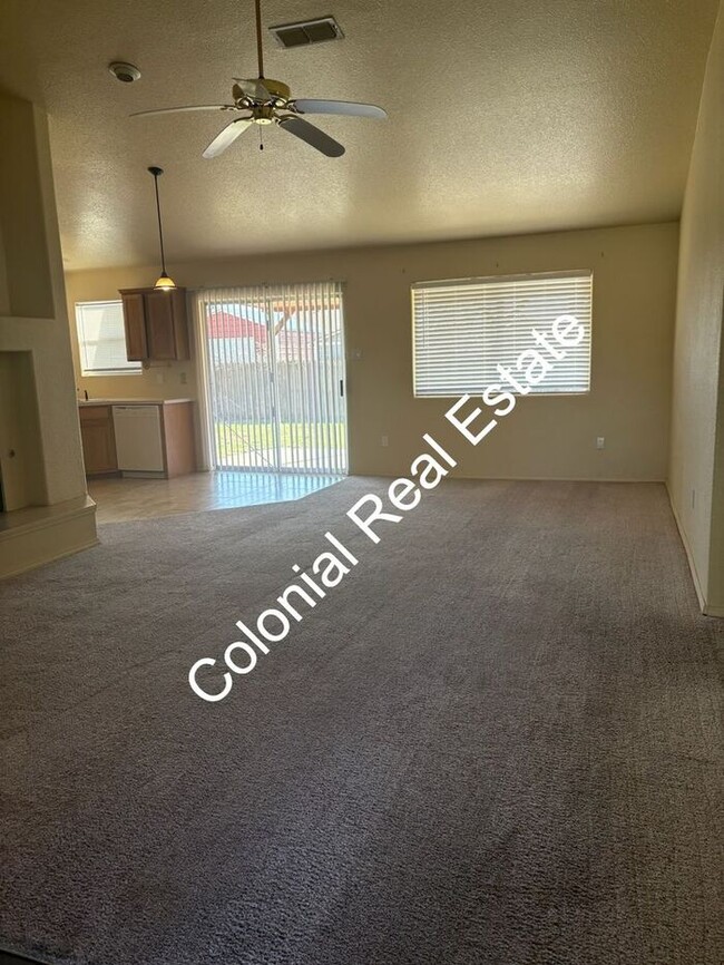 Building Photo - 3 bed 2 bath house