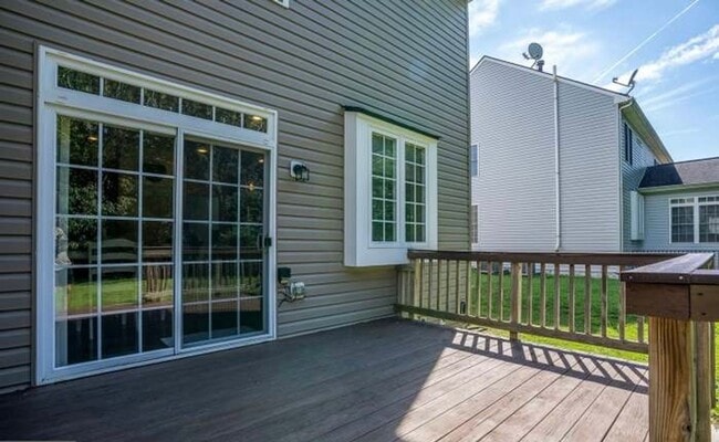 Foto del edificio - COMING SOON : Executive Colonial Estate in King George’s Chatham Village