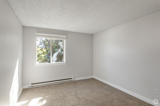 2BR, 1BA - 844SF - Serrano Apartments
