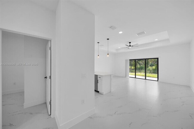 Building Photo - 4980 Fairway Ct