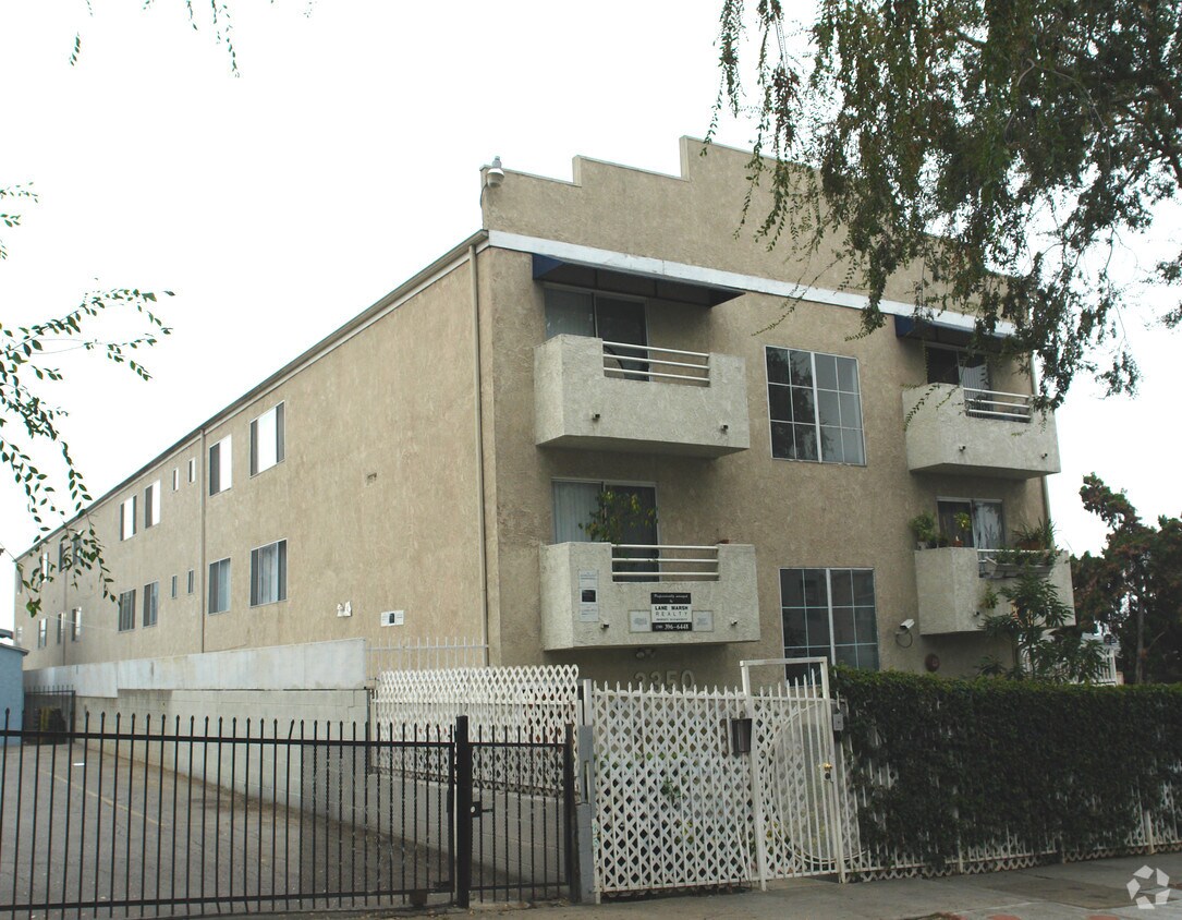 Primary Photo - La Hacienda Courtyard Terrace Apartments