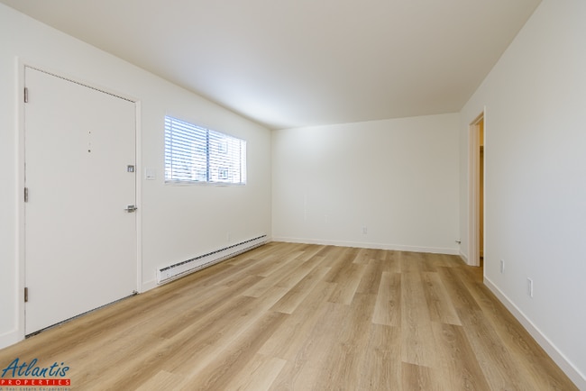 Building Photo - 555 S 10th St