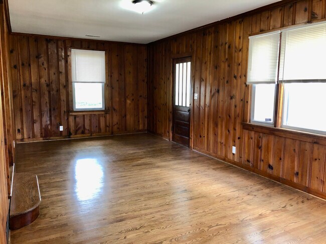 Foto del edificio - 2205 Mayflower Dr