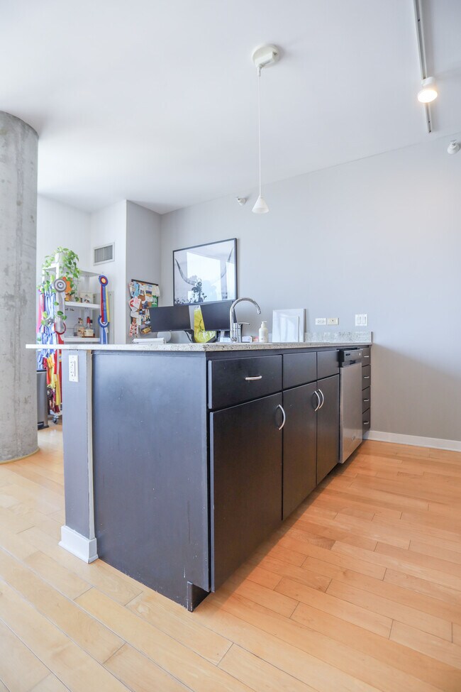 Foto del edificio - 860 W Blackhawk St