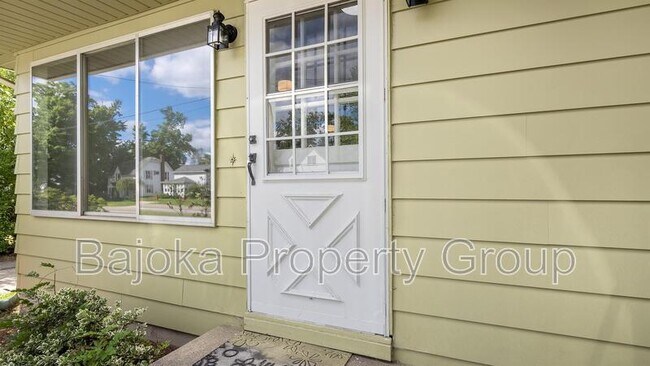 Photo - 265 N Milford Rd House