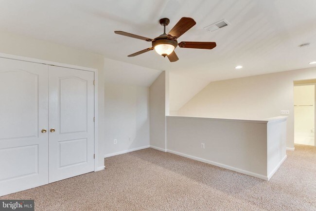 Building Photo - 13960 Greendale Dr