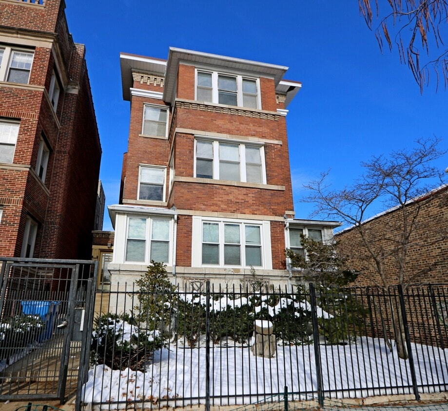 Photo - 918 W Buena Ave (Chicago, IL)