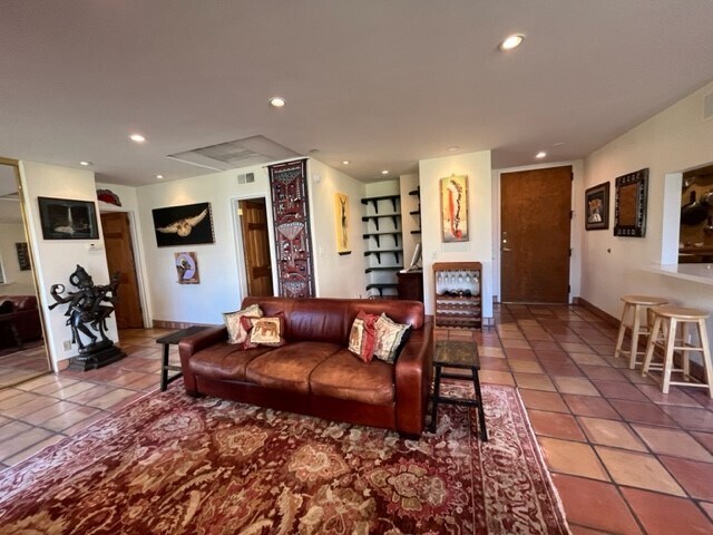 Foto del edificio - 100 S Doheny Dr