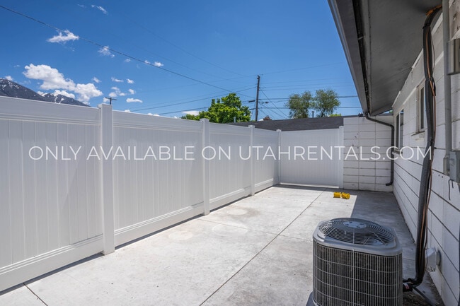 Building Photo - 425 S 600 W