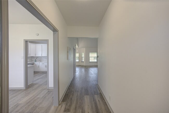 Building Photo - 7109 Kari Ln