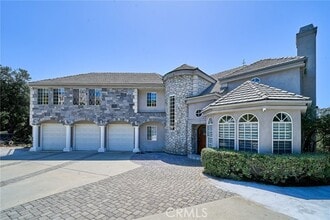Building Photo - 1089 Village Dr