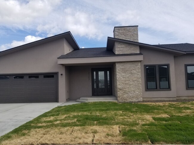 Building Photo - West Valley 3 bedroom 3 Car Garage Custom ...