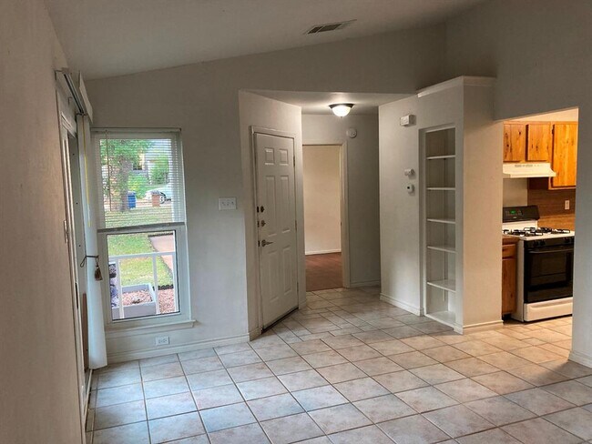Foto del edificio - 4507 Brown Bark Pl