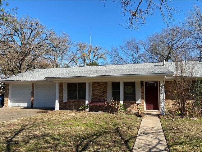 Building Photo - 2405 Wayside Dr