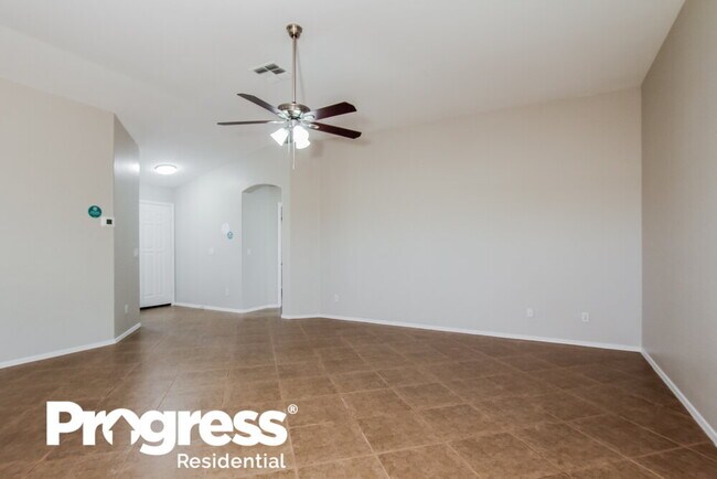 Foto del edificio - 7863 E Hampton Ave