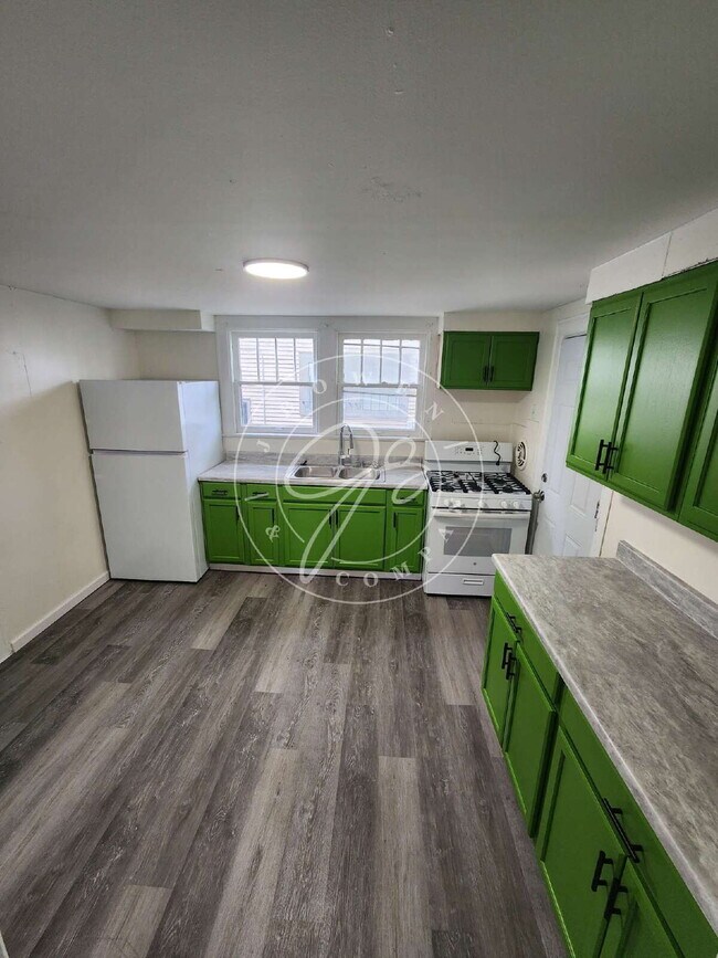 Foto del edificio - Spacious 3 bed 1 bath 2 story home with