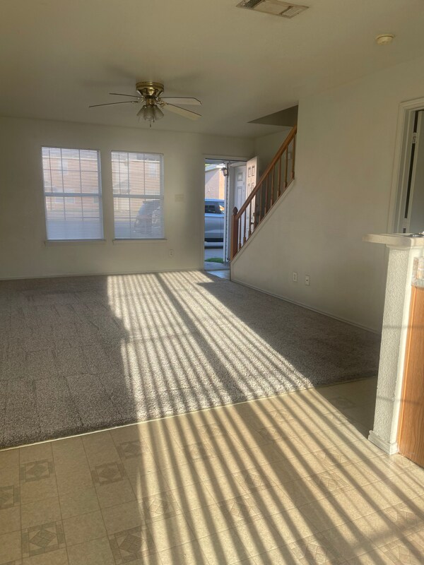 Foto del edificio - 5806 Redstone Dr