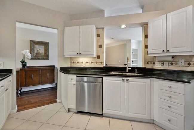 Building Photo - 3334 Peachtree Rd NE