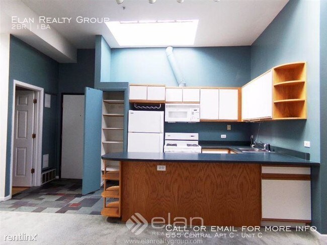 Building Photo - 2 bedroom in HIGHLAND PARK IL 60035