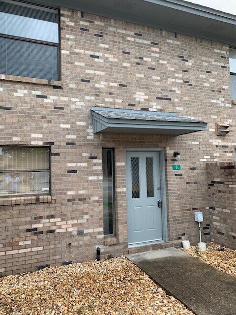 Foto principal - Charming 2-Bed Townhouse Retreat in Fort W...