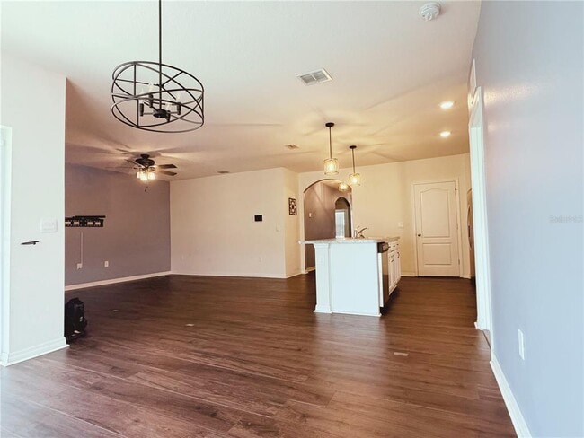 Foto del edificio - 910 Sun Burst Rd