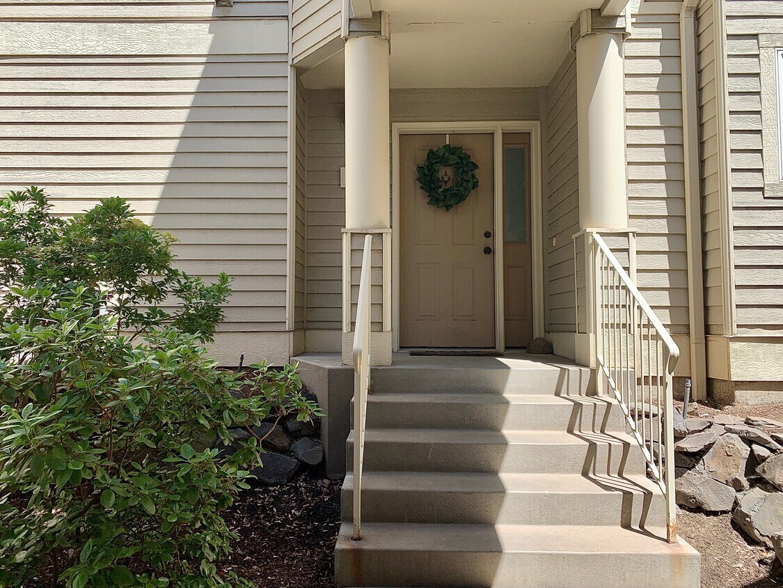 Foto principal - 639 N Riverpoint Blvd