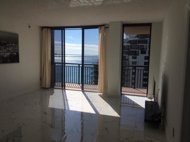 Building Photo - 540 Brickell Key Dr