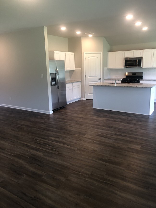 Building Photo - 12876 Fowler Dr