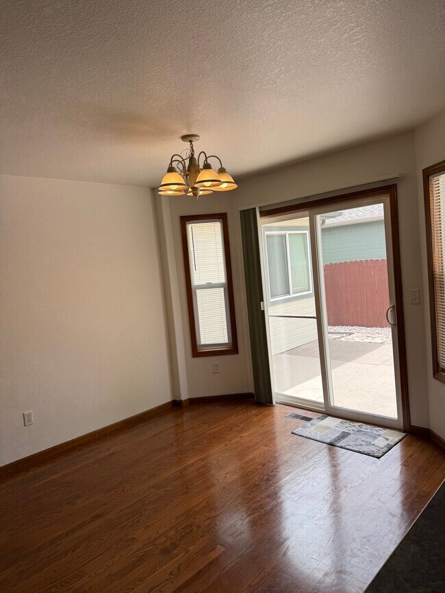 Foto del edificio - 3011 Ivy Dr