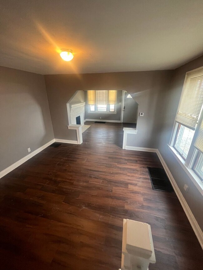 Foto del edificio - 287-289 N Burgess Ave