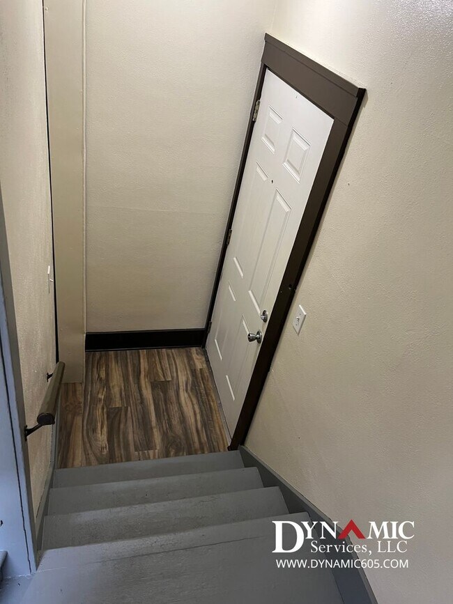 Foto del edificio - Upper Level 2 Bedroom, 1 Bathroom Duplex - Tenant Pays ALL Utilities