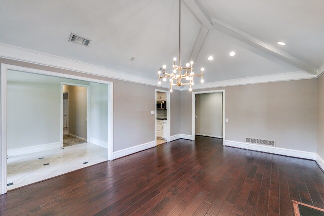 Building Photo - 6116 Southern Knoll Dr