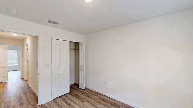 Foto del edificio - 1ST MONTHS RENT FREE! STUNNING Brand New 3...