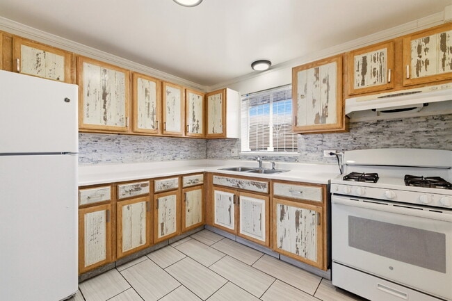 Building Photo - Charming 2 Bed 1 Bath in Park Hill!