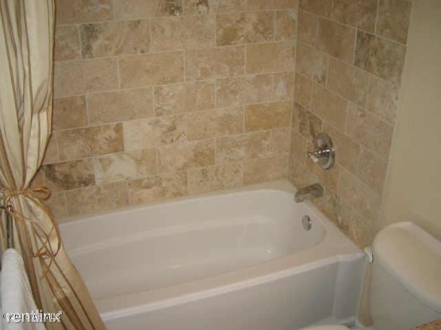 Building Photo - 2 br, 1 bath Townhome - 4100 N 81st St