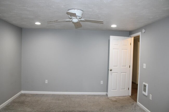 Building Photo - 575 Crimson Dr